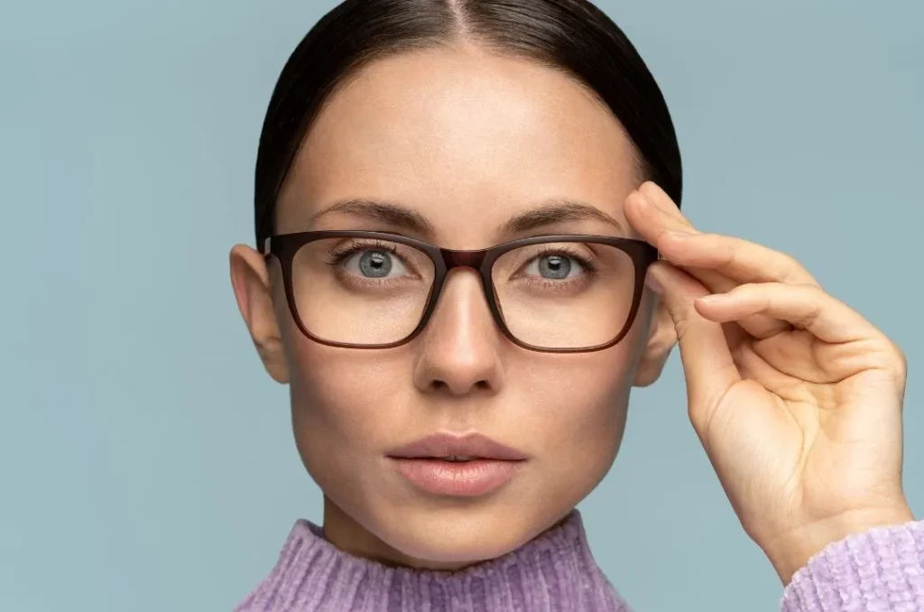 Smart lenses for women